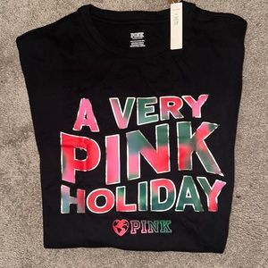 NWT ONE SIZE PINK HOLIDAY TEE